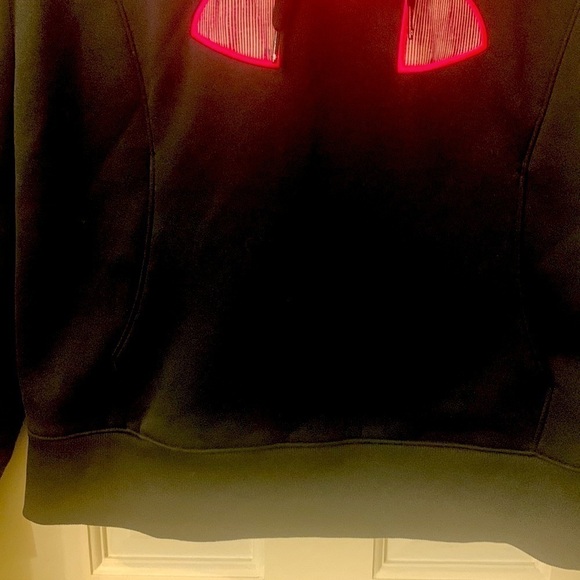 Under Armour Cold  gear hoodie size M black/pink like new - Picture 4 of 9